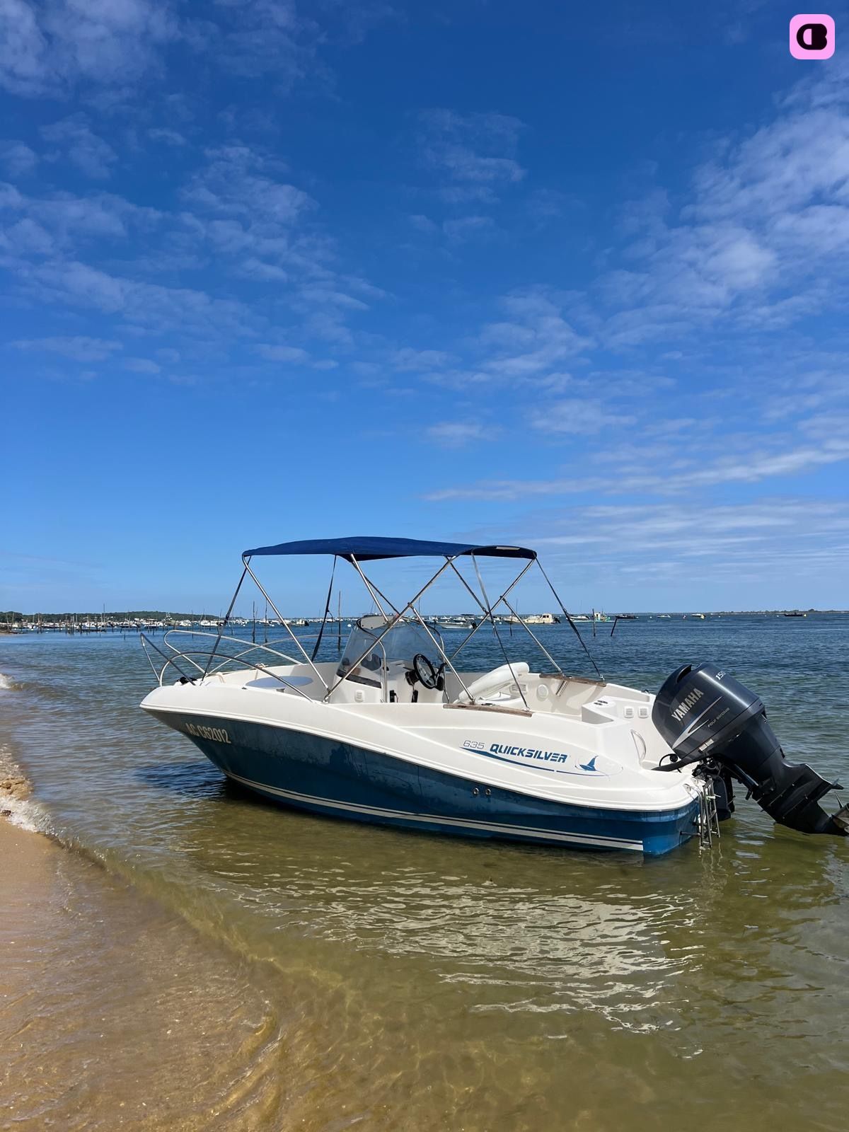 Quicksilver 635 échoué sur le sable du Bassin d'Arcachon