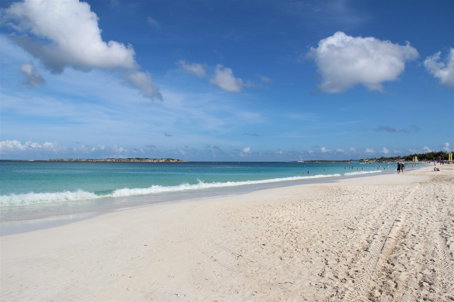 Plage d'Orient Bay, sable blanc et lagon turquoise à Saint-Martin