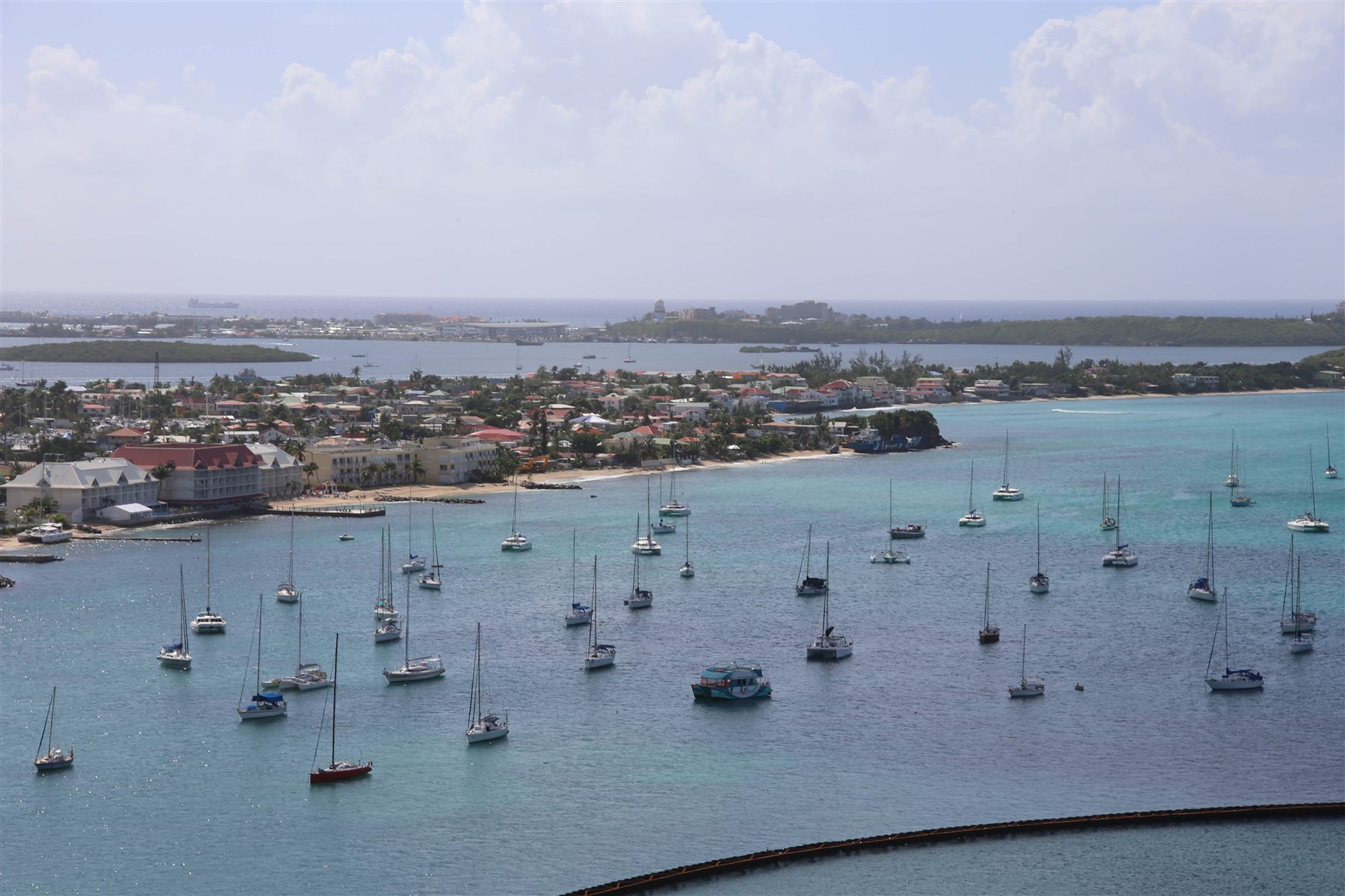 Port de Marigot, voiliers au mouillage, Saint-Martin